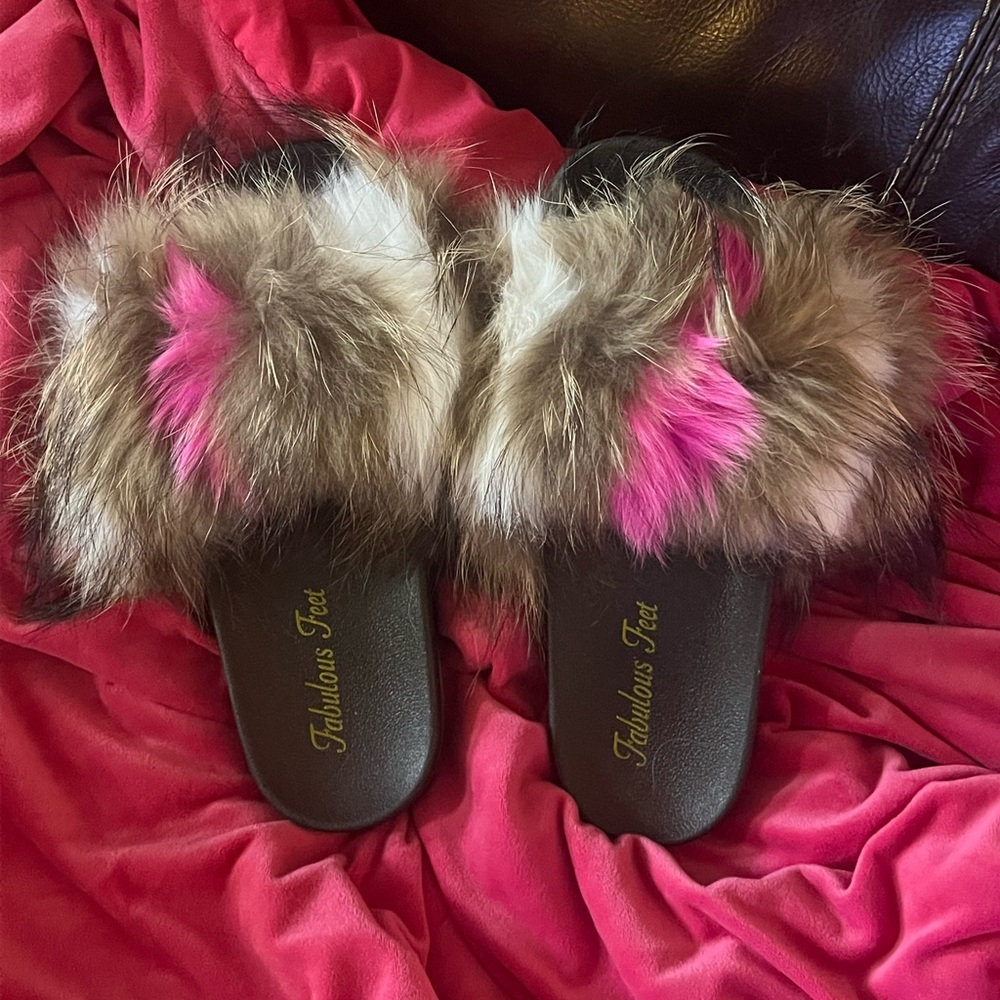 Very cute furry slides. Size 7. New without tags.